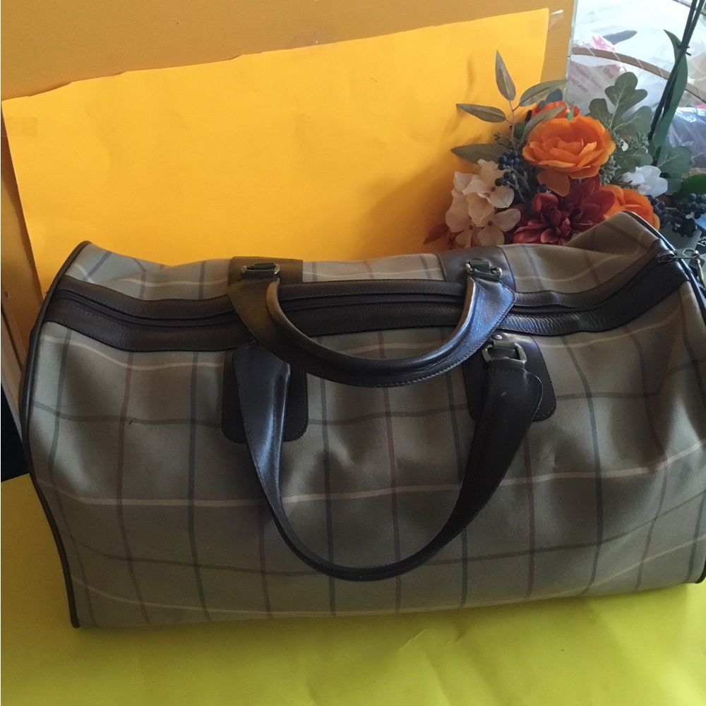Burberry Boston travel Bag in EUC - Picture 2 of 5